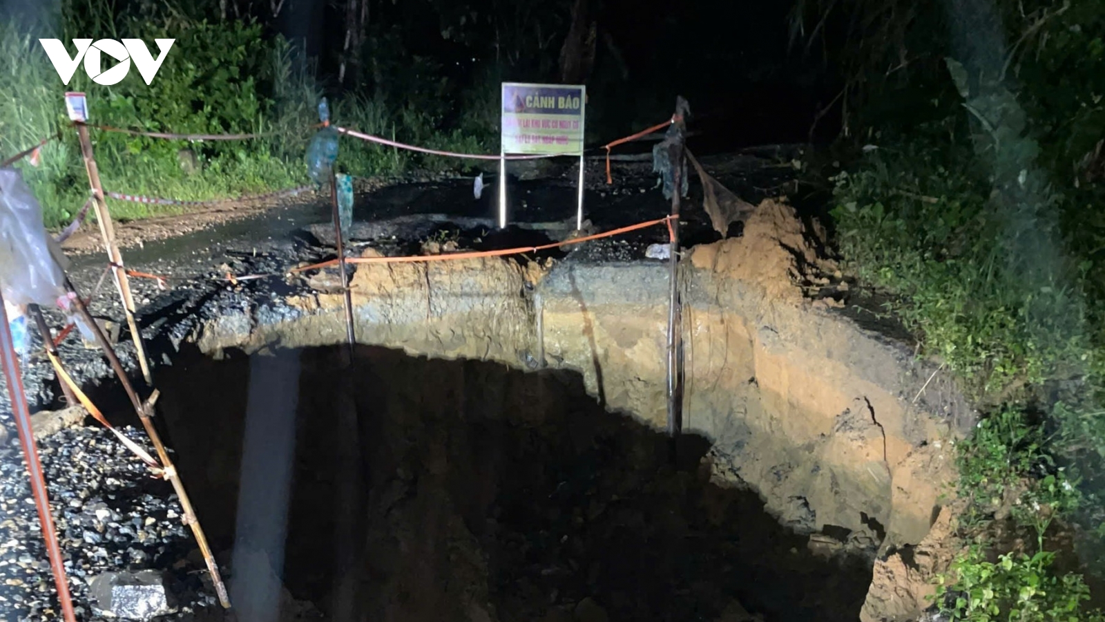 17 điểm sạt lở, ngập lụt chia cắt do mưa lớn ở Quảng Trị